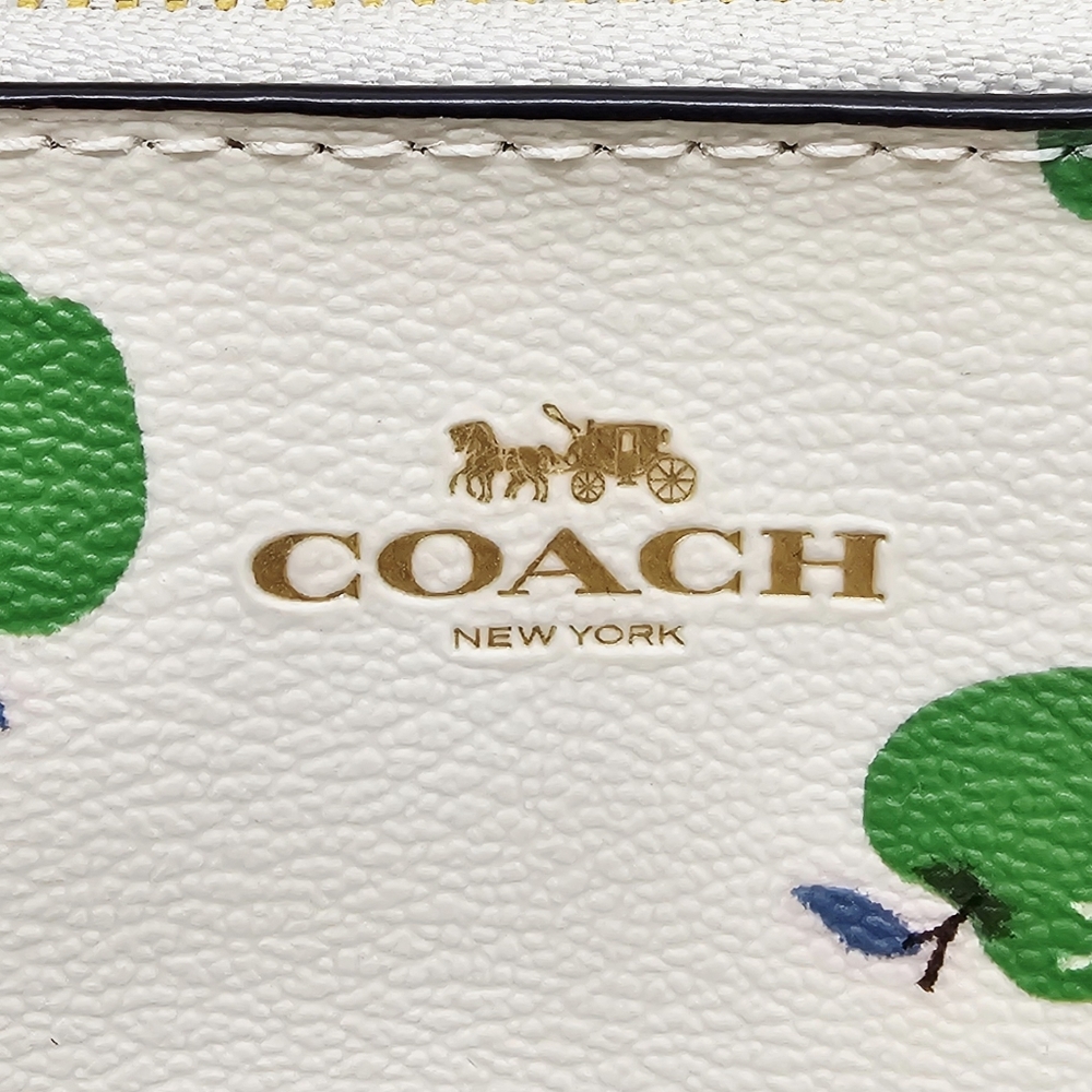 Coach Corner Zip Wristlet Green Apple Print D2178. Retails $78 - Picture 4 of 12